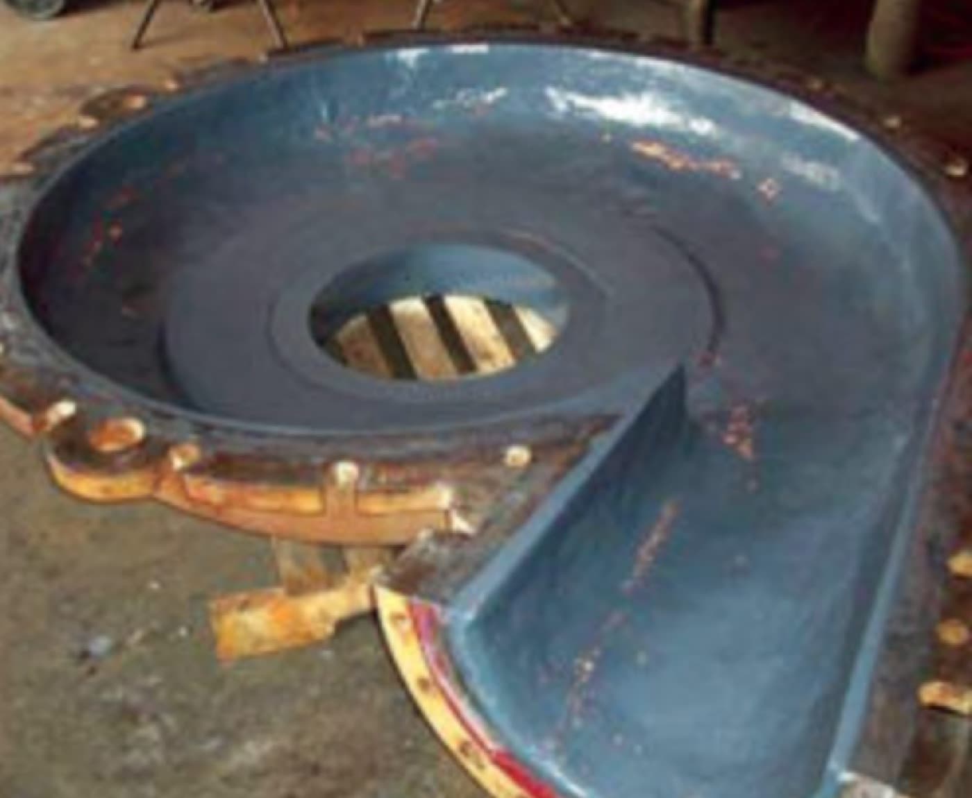 Chute lined with an abrasion-resistant system by a certified Belzona applicator
